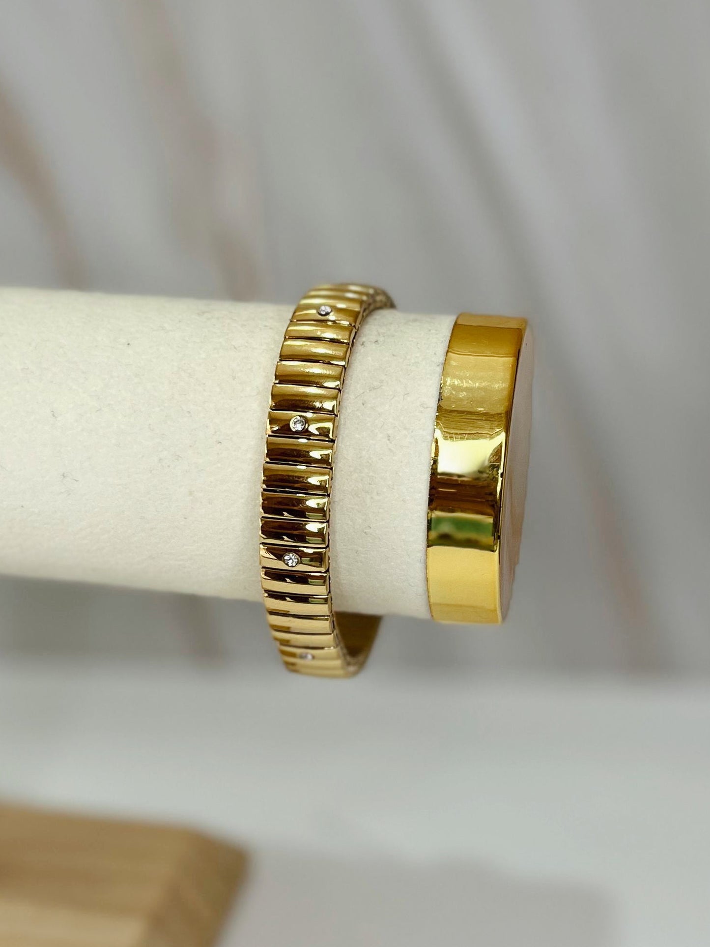 Brazalete M Dorado G circonia