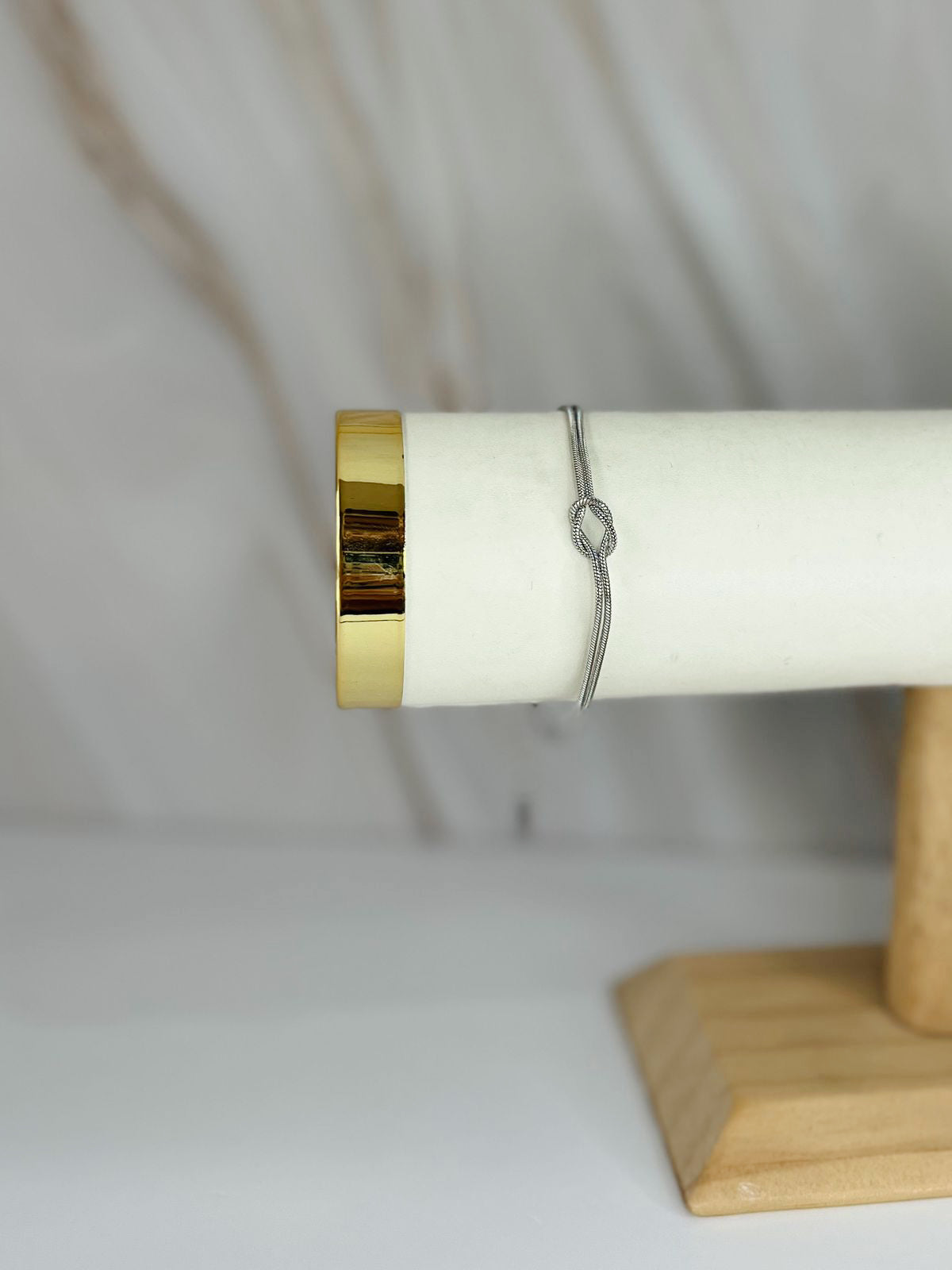 Pulsera nudo plateada