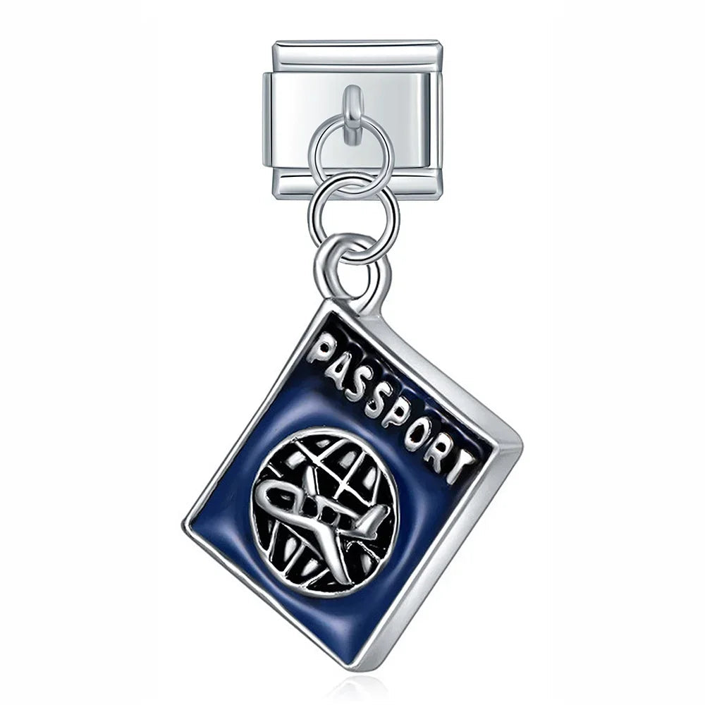 Charm Passport Colgante