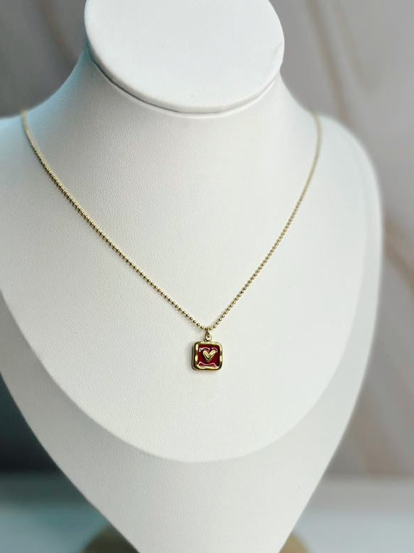 COLLAR CORAZÓN BOLITAS