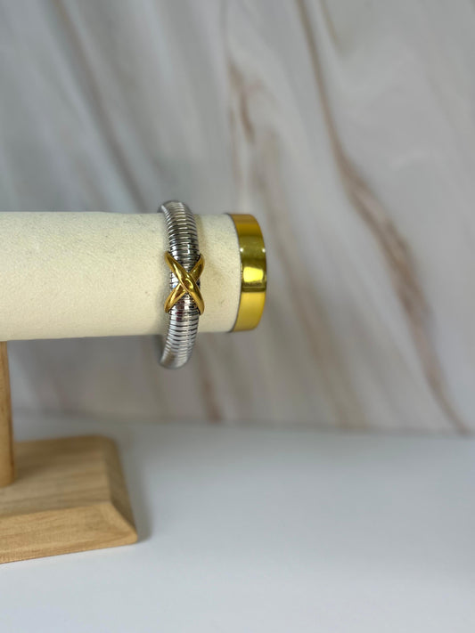 Brazalete plateado cruz dor 8 mm