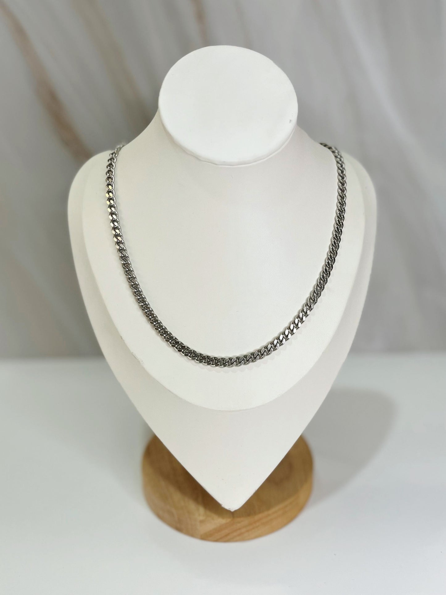 Cadena plateada hombre