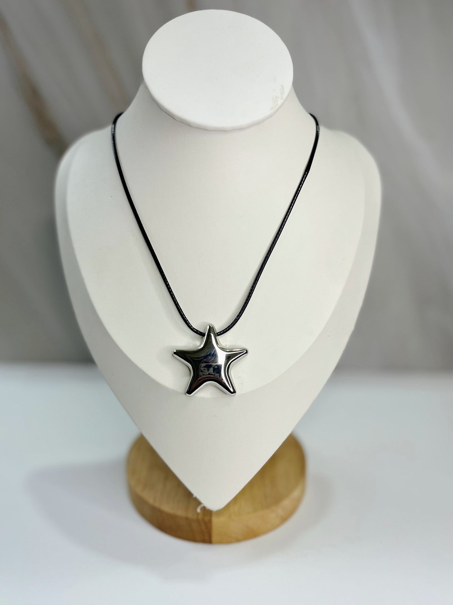 Collar hilo estrella plateada