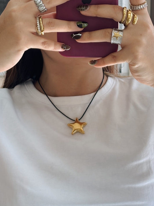 Collar hilo estrella dorada