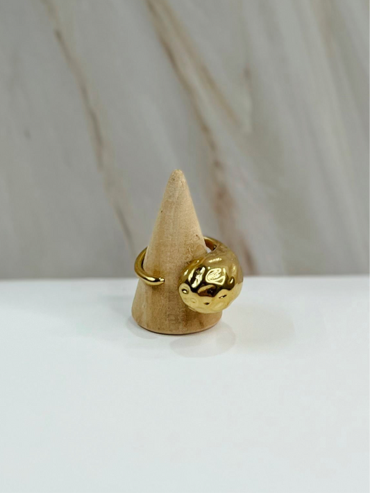 Anillo Lu dorado