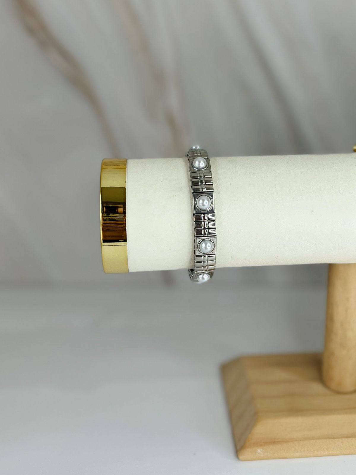 Brazalete M perlas plateado