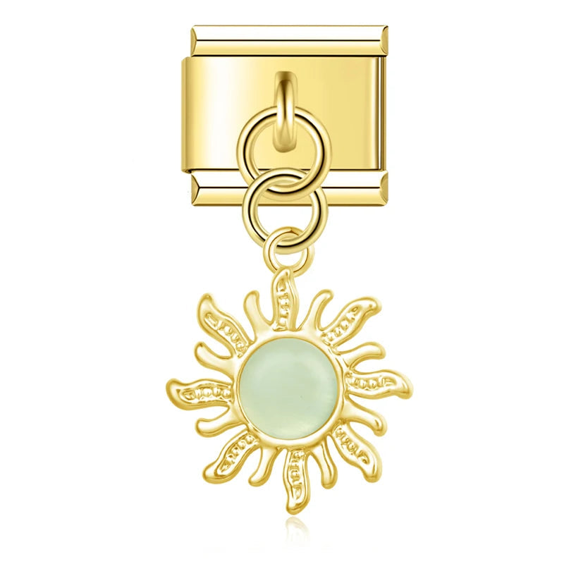 Charm Sol Verde Colgante Dorado